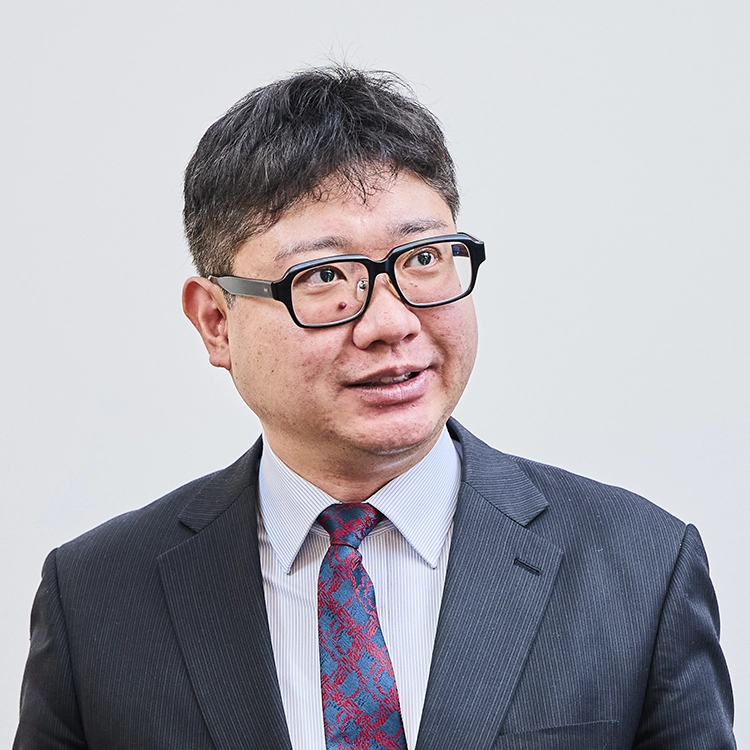 鬼頭 秀明 氏